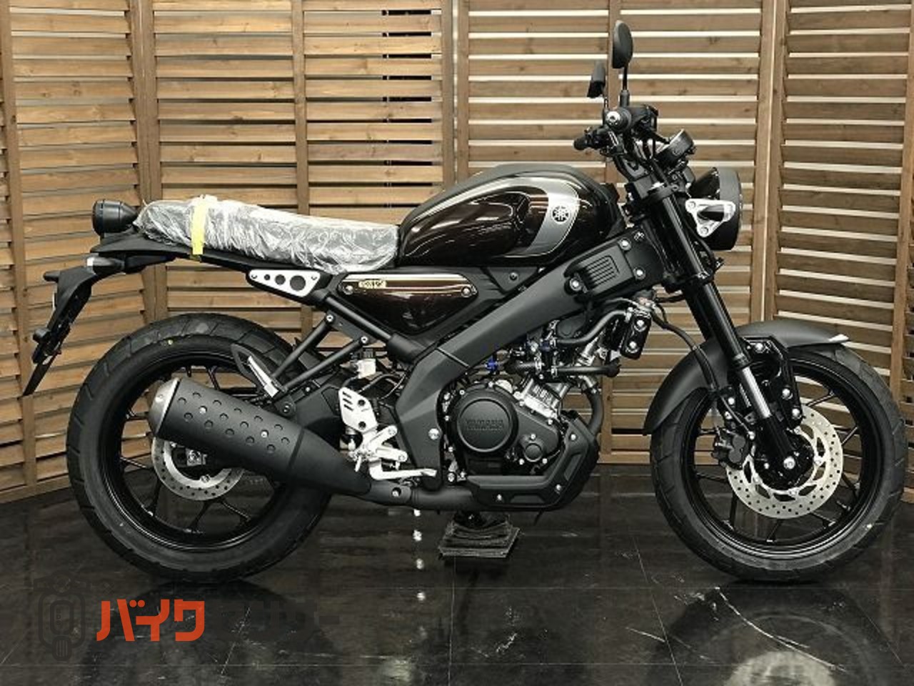 ヤマハ XSR125 2025年モデル ベリーダークオレンジメタリック B608227
