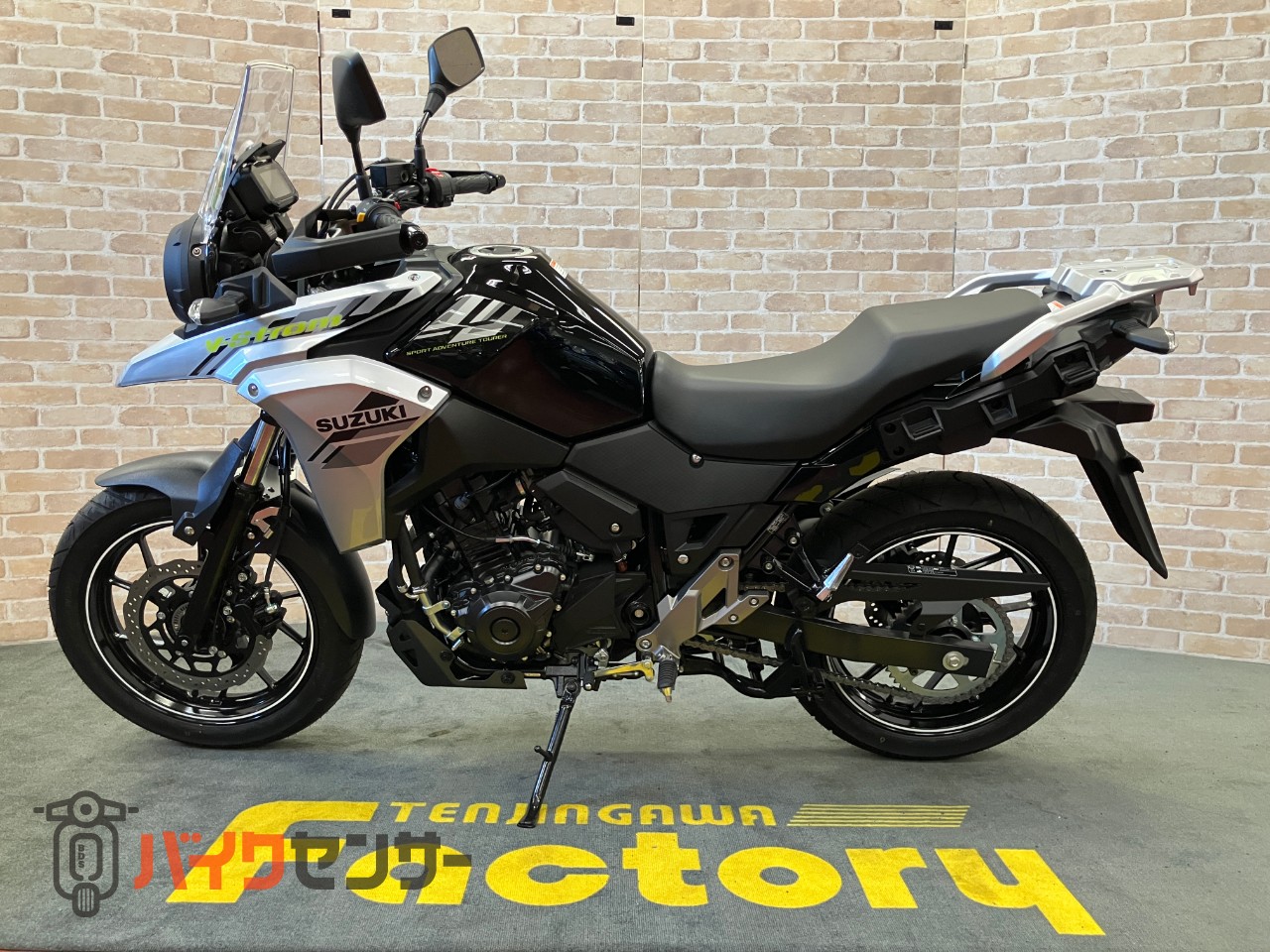 スズキ　Ｖ－ストローム２５０　Ｍ４モデル　水冷２気筒エンジン　リヤキャリア　ＤＣ電源　ナックルカバー_1