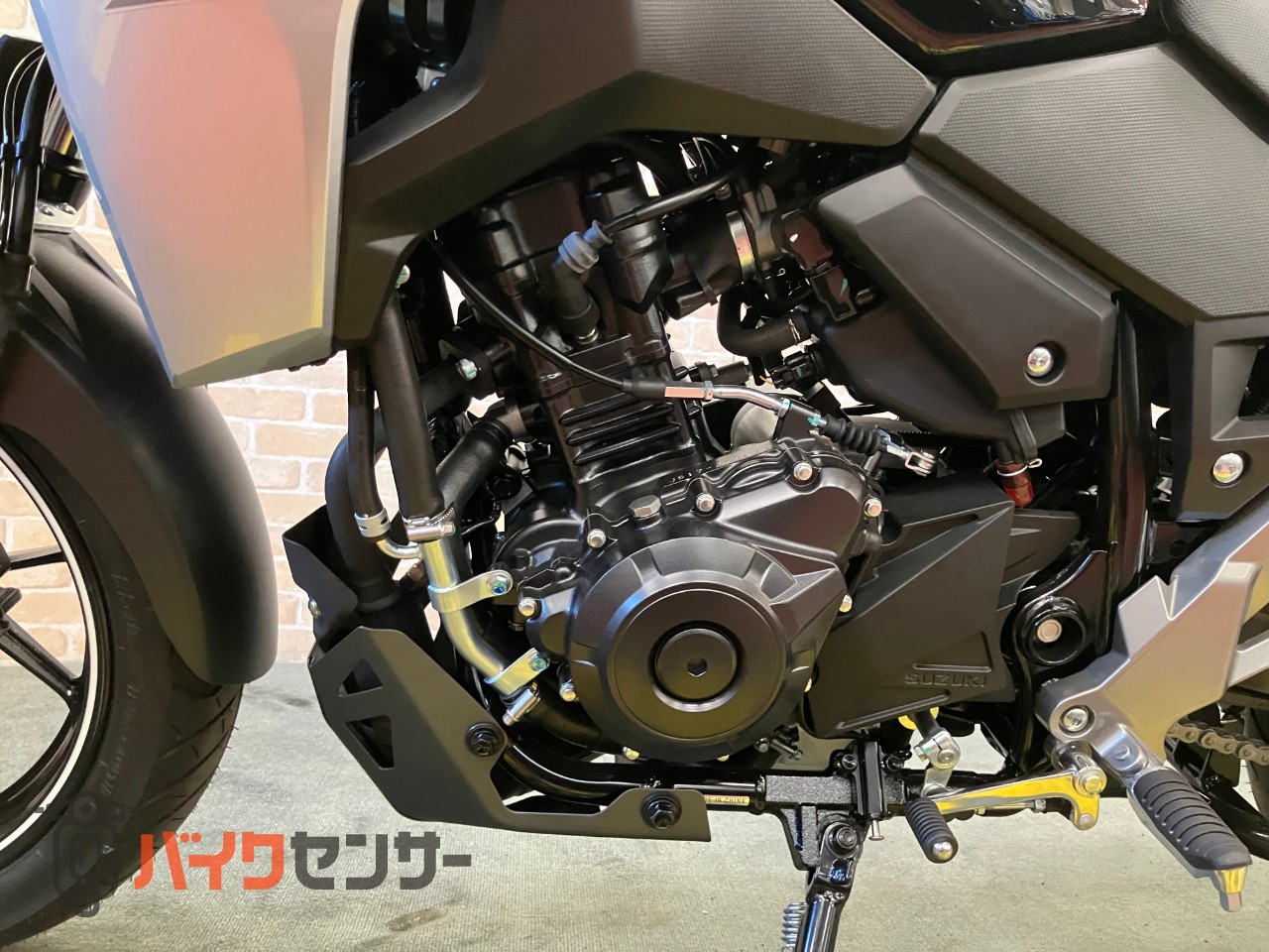 スズキ　Ｖ－ストローム２５０　Ｍ４モデル　水冷２気筒エンジン　リヤキャリア　ＤＣ電源　ナックルカバー_18