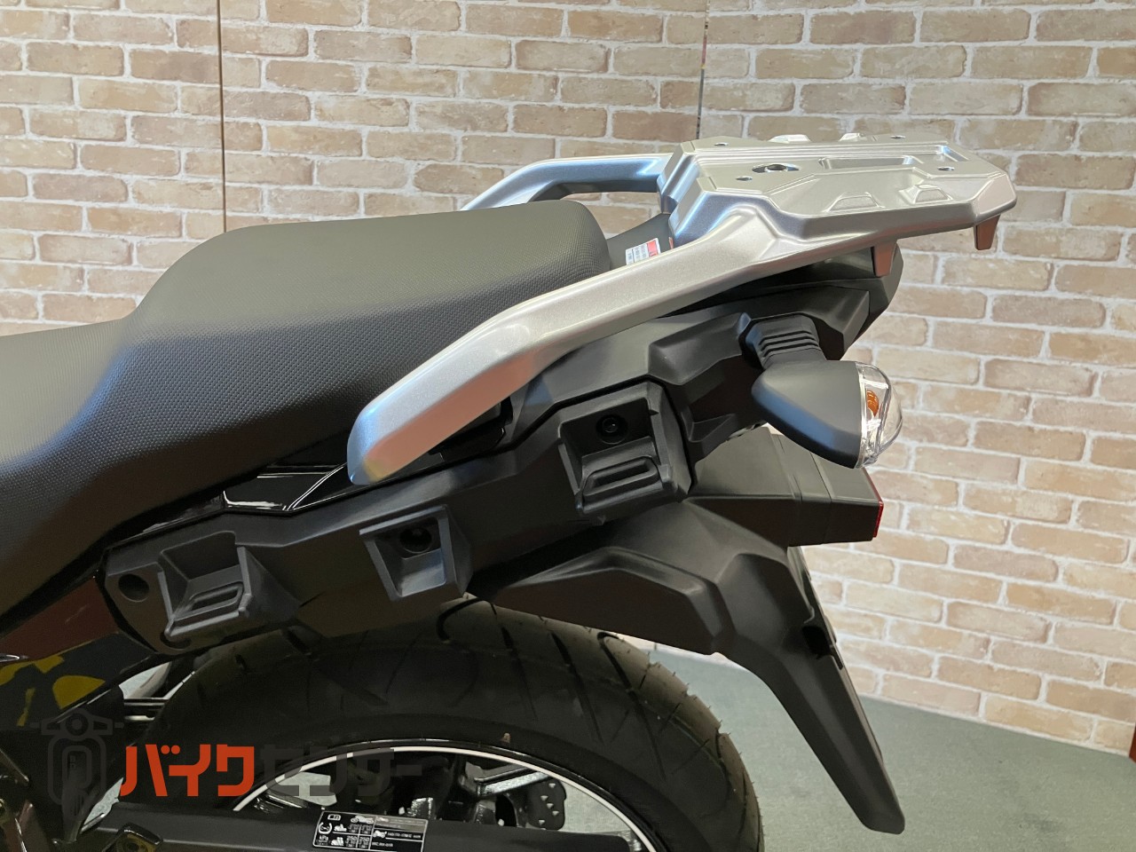 スズキ　Ｖ－ストローム２５０　Ｍ４モデル　水冷２気筒エンジン　リヤキャリア　ＤＣ電源　ナックルカバー_21