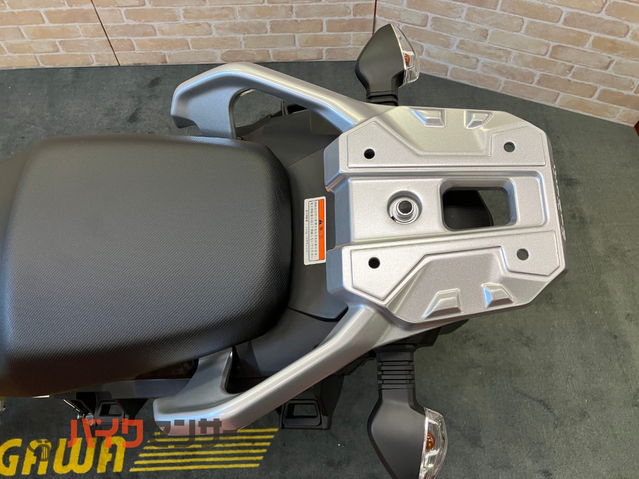 スズキ　Ｖ－ストローム２５０　Ｍ４モデル　水冷２気筒エンジン　リヤキャリア　ＤＣ電源　ナックルカバー_25