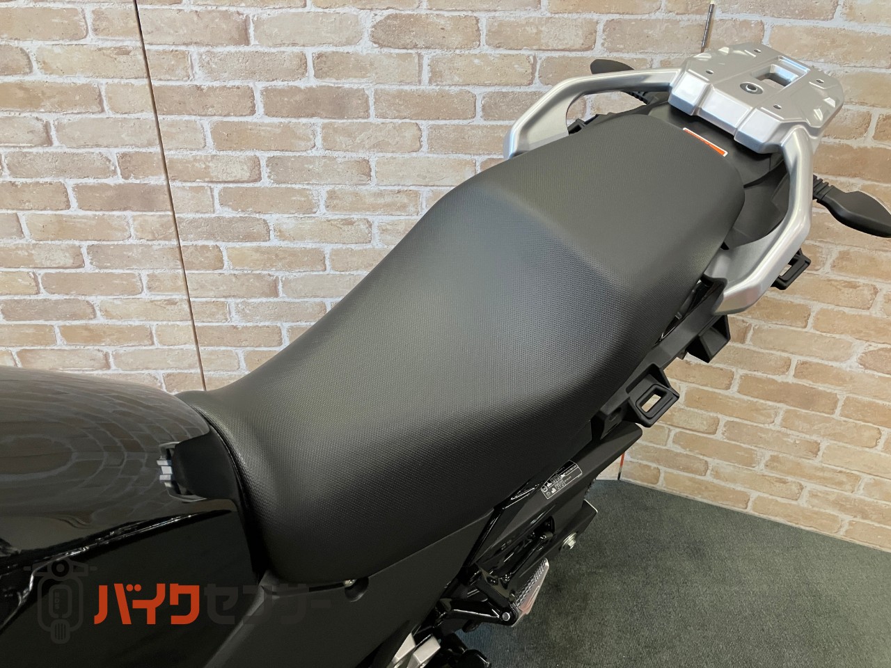 スズキ　Ｖ－ストローム２５０　Ｍ４モデル　水冷２気筒エンジン　リヤキャリア　ＤＣ電源　ナックルカバー_30