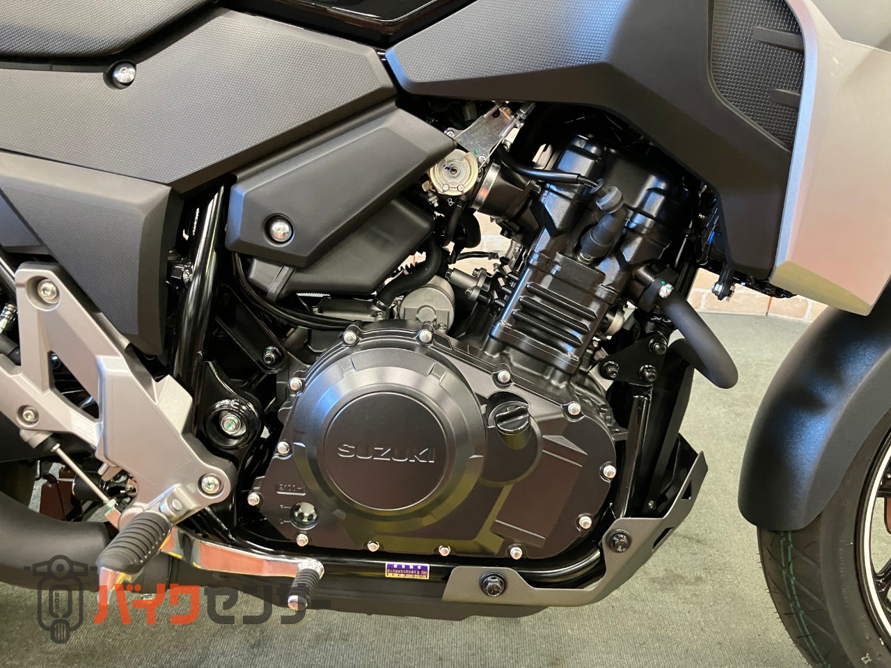 スズキ　Ｖ－ストローム２５０　Ｍ４モデル　水冷２気筒エンジン　リヤキャリア　ＤＣ電源　ナックルカバー_43