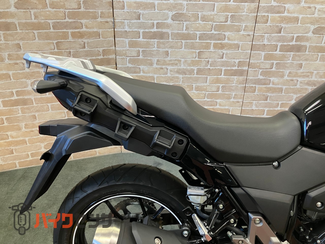 スズキ　Ｖ－ストローム２５０　Ｍ４モデル　水冷２気筒エンジン　リヤキャリア　ＤＣ電源　ナックルカバー_44