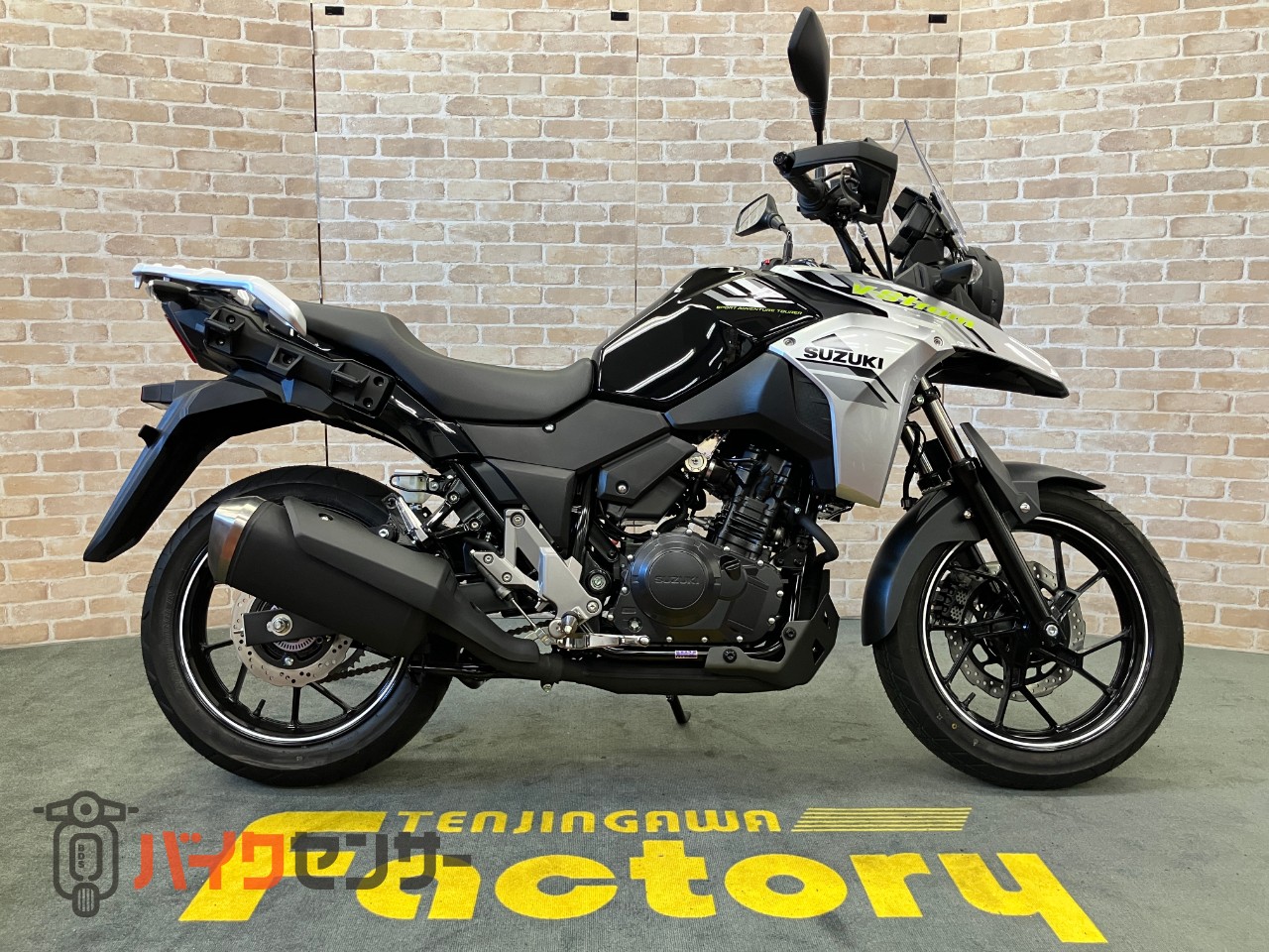 スズキ　Ｖ－ストローム２５０　Ｍ４モデル　ソリッドダスリンクールイエロー　水冷２気筒エンジン　リヤキャリア　ＤＣ電源　ナックルカバー_0