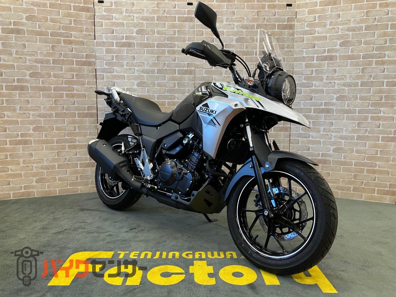 スズキ　Ｖ－ストローム２５０　Ｍ４モデル　ソリッドダスリンクールイエロー　水冷２気筒エンジン　リヤキャリア　ＤＣ電源　ナックルカバー_2