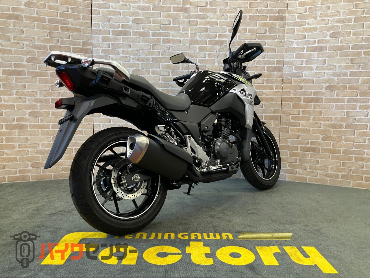 スズキ　Ｖ－ストローム２５０　Ｍ４モデル　ソリッドダスリンクールイエロー　水冷２気筒エンジン　リヤキャリア　ＤＣ電源　ナックルカバー_4