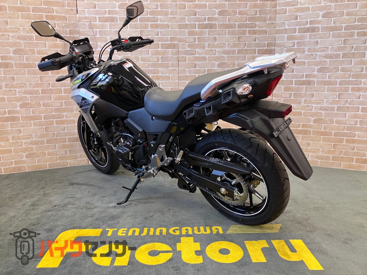 スズキ　Ｖ－ストローム２５０　Ｍ４モデル　ソリッドダスリンクールイエロー　水冷２気筒エンジン　リヤキャリア　ＤＣ電源　ナックルカバー_5