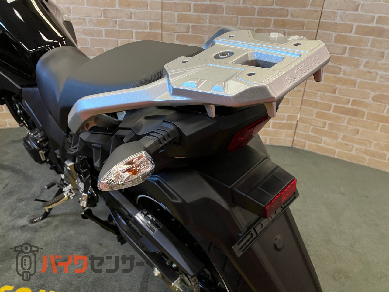 スズキ　Ｖ－ストローム２５０　Ｍ４モデル　ソリッドダスリンクールイエロー　水冷２気筒エンジン　リヤキャリア　ＤＣ電源　ナックルカバー_6