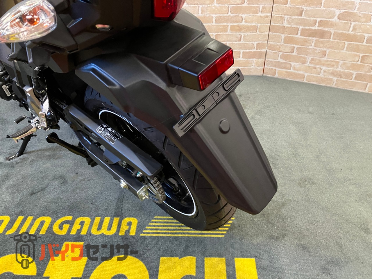 スズキ　Ｖ－ストローム２５０　Ｍ４モデル　ソリッドダスリンクールイエロー　水冷２気筒エンジン　リヤキャリア　ＤＣ電源　ナックルカバー_7