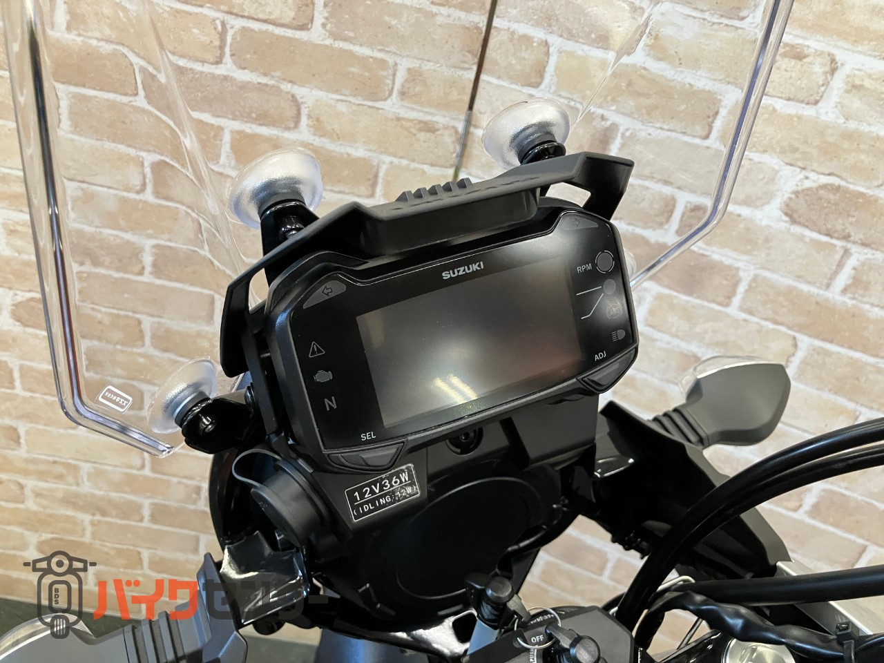 スズキ　Ｖ－ストローム２５０　Ｍ４モデル　ソリッドダスリンクールイエロー　水冷２気筒エンジン　リヤキャリア　ＤＣ電源　ナックルカバー_11