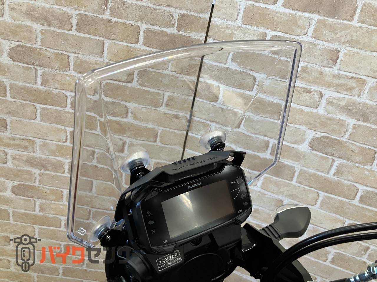 スズキ　Ｖ－ストローム２５０　Ｍ４モデル　ソリッドダスリンクールイエロー　水冷２気筒エンジン　リヤキャリア　ＤＣ電源　ナックルカバー_12