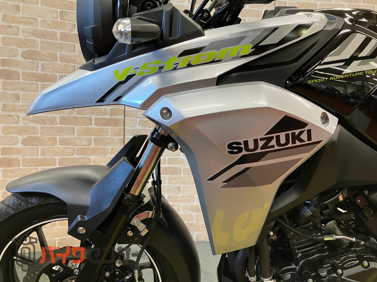 スズキ　Ｖ－ストローム２５０　Ｍ４モデル　ソリッドダスリンクールイエロー　水冷２気筒エンジン　リヤキャリア　ＤＣ電源　ナックルカバー_15