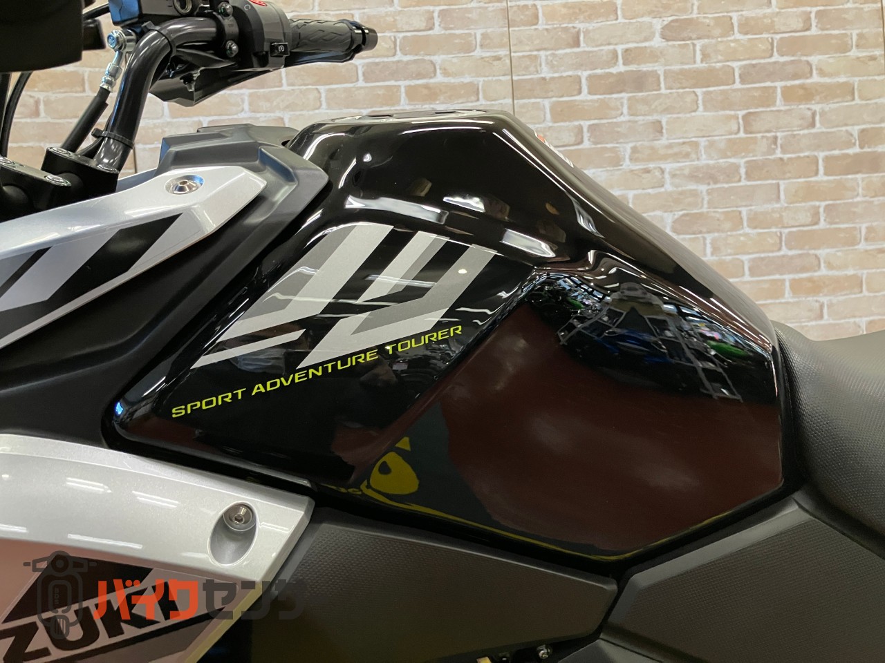 スズキ　Ｖ－ストローム２５０　Ｍ４モデル　ソリッドダスリンクールイエロー　水冷２気筒エンジン　リヤキャリア　ＤＣ電源　ナックルカバー_17