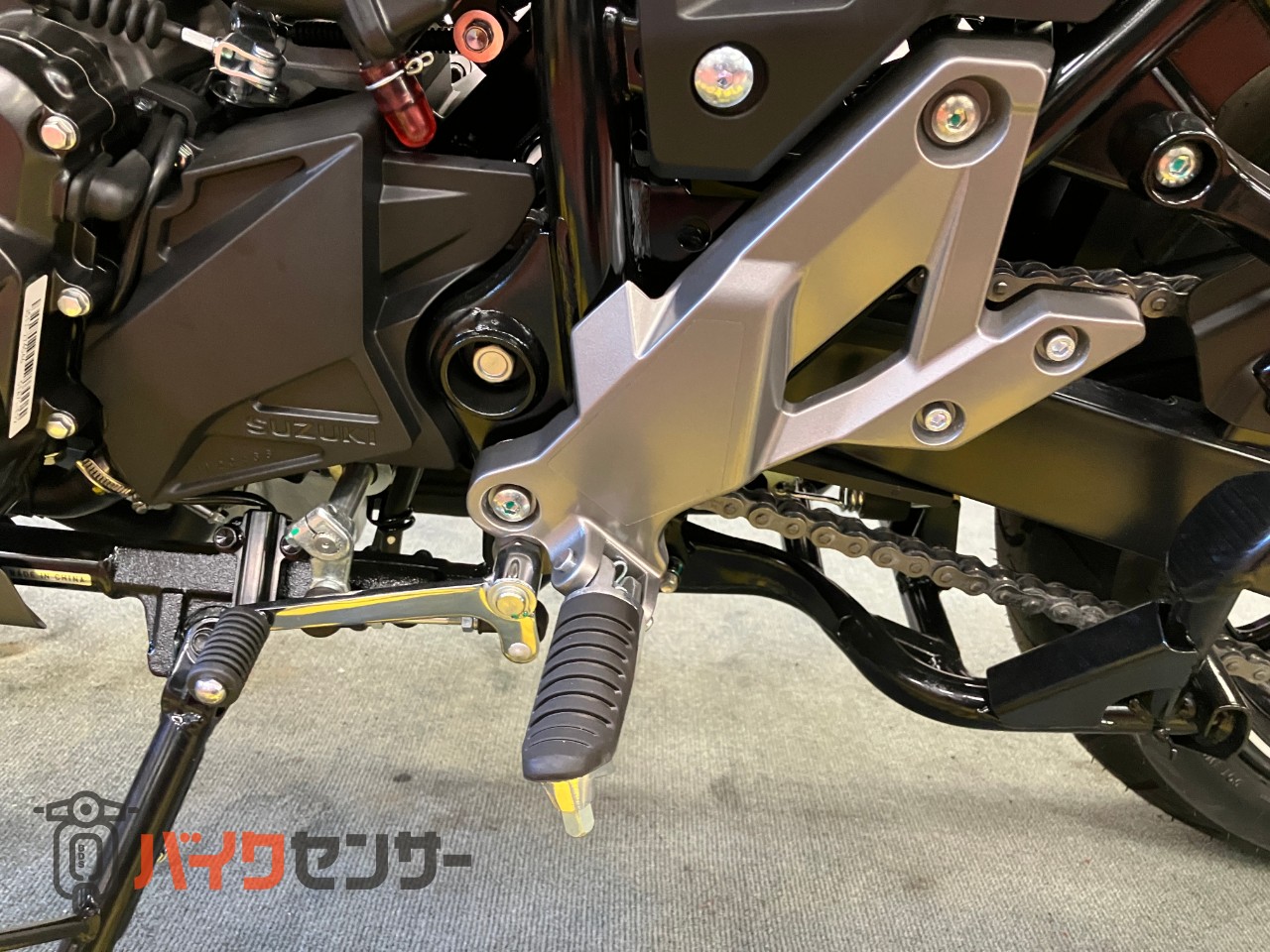 スズキ　Ｖ－ストローム２５０　Ｍ４モデル　ソリッドダスリンクールイエロー　水冷２気筒エンジン　リヤキャリア　ＤＣ電源　ナックルカバー_19