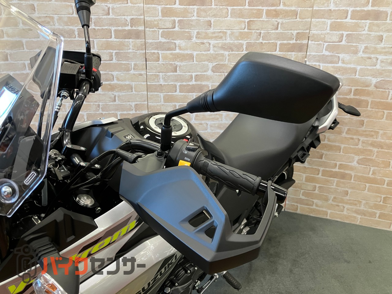 スズキ　Ｖ－ストローム２５０　Ｍ４モデル　ソリッドダスリンクールイエロー　水冷２気筒エンジン　リヤキャリア　ＤＣ電源　ナックルカバー_29