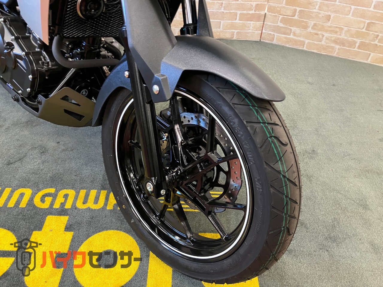 スズキ　Ｖ－ストローム２５０　Ｍ４モデル　ソリッドダスリンクールイエロー　水冷２気筒エンジン　リヤキャリア　ＤＣ電源　ナックルカバー_34