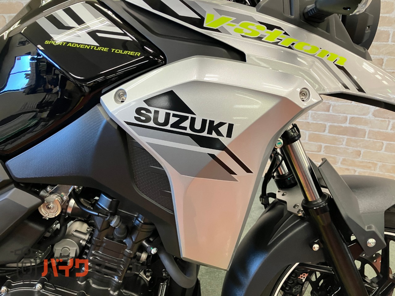 スズキ　Ｖ－ストローム２５０　Ｍ４モデル　ソリッドダスリンクールイエロー　水冷２気筒エンジン　リヤキャリア　ＤＣ電源　ナックルカバー_41