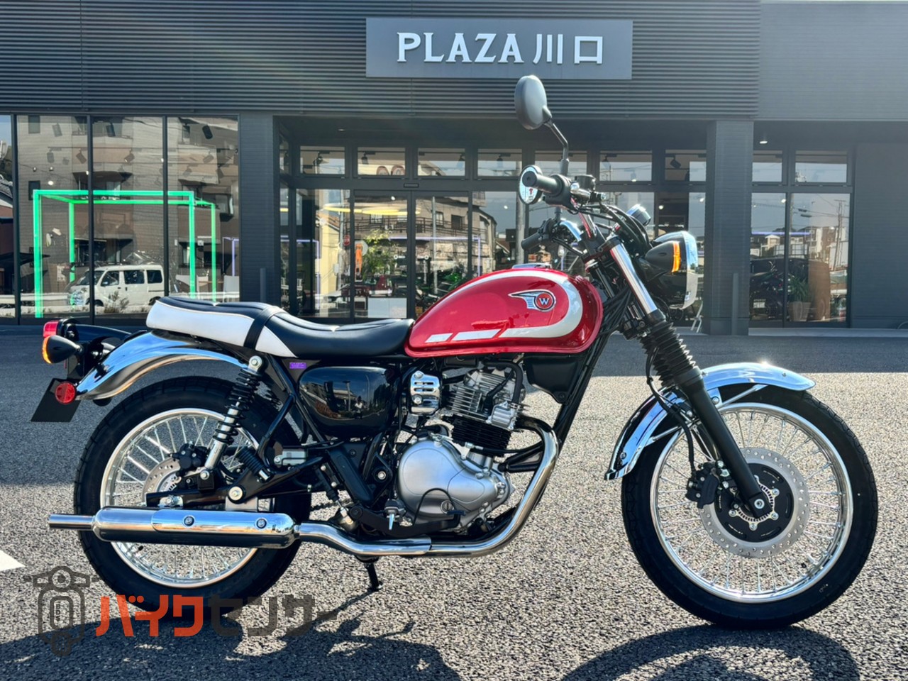 カワサキ W230 2026年モデル キャンディパーシモンレッド × エボニー