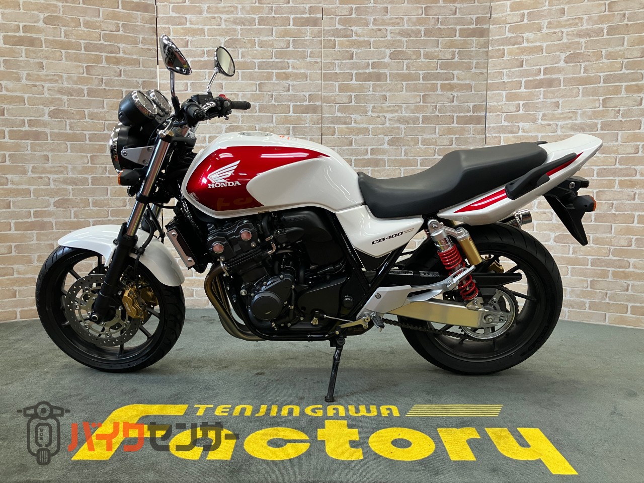 CB400 SUPER FOUR VTEC REVO  　パールサンビームホワイト　社外リアサス_1