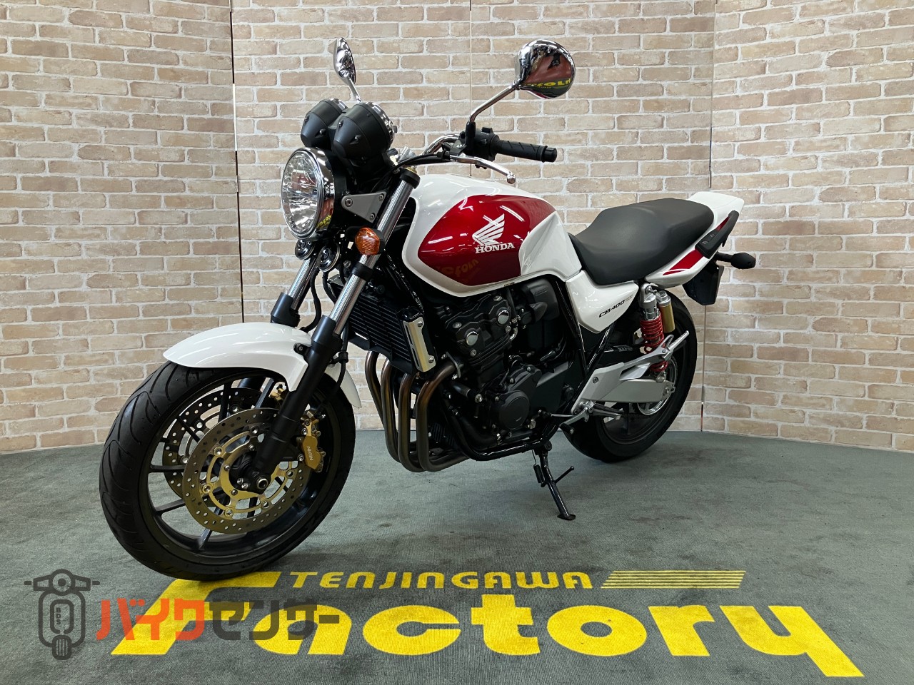 CB400 SUPER FOUR VTEC REVO  　パールサンビームホワイト　社外リアサス_3