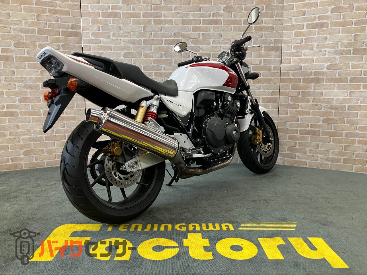 CB400 SUPER FOUR VTEC REVO  　パールサンビームホワイト　社外リアサス_4