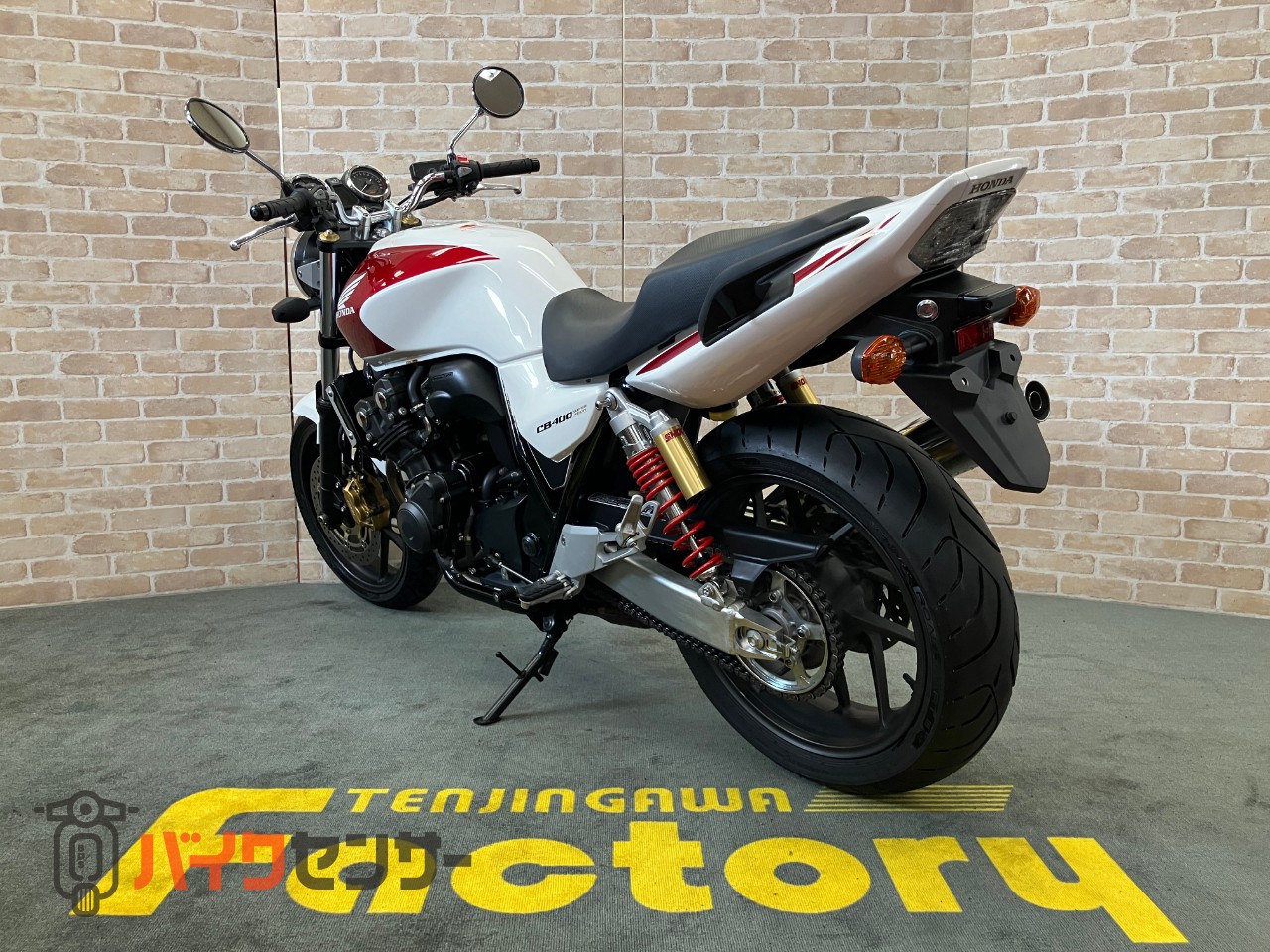 CB400 SUPER FOUR VTEC REVO  　パールサンビームホワイト　社外リアサス_5