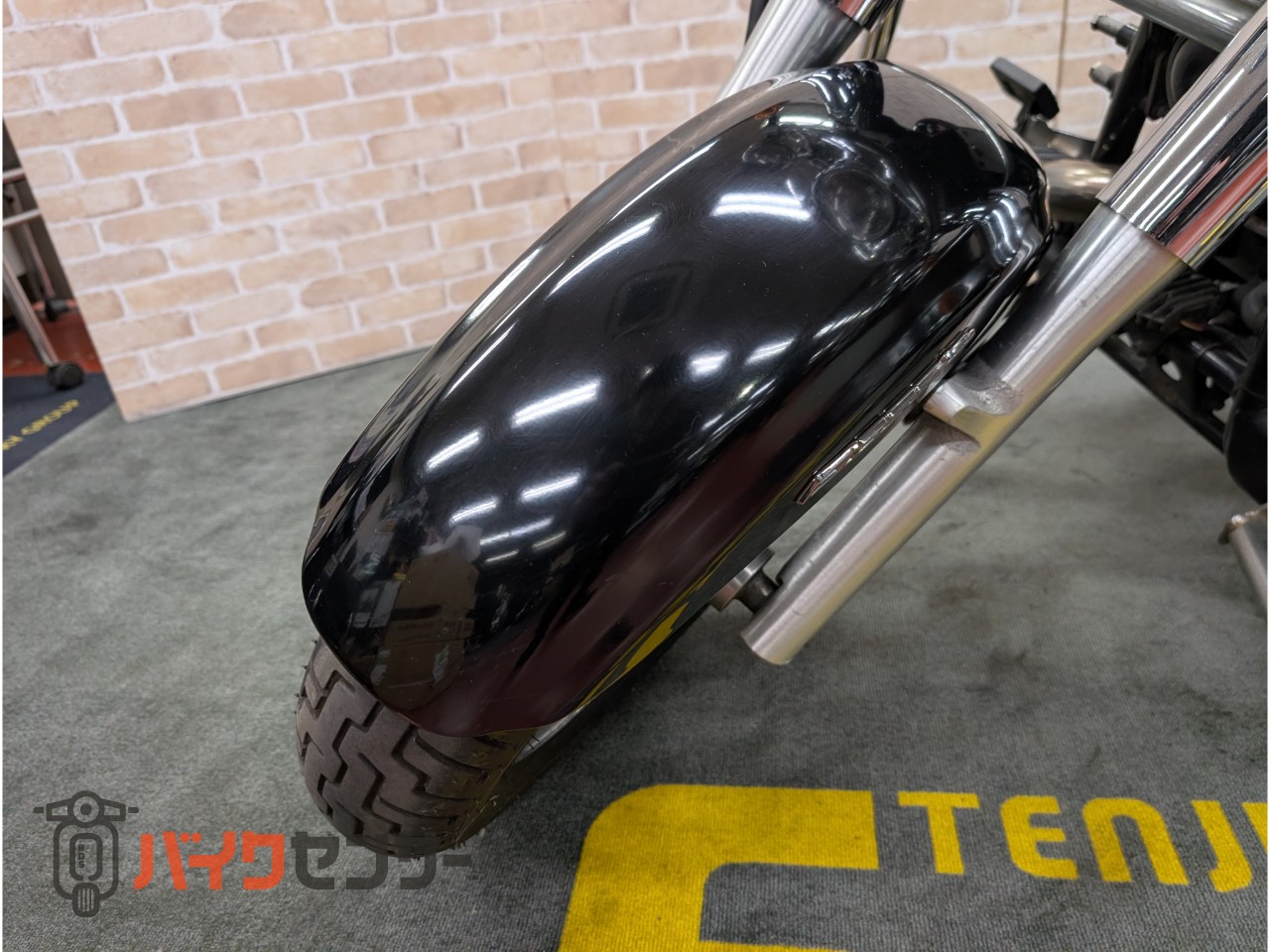 ドラッグスター400クラシック ローライダーマフラー サイドバック バックレスト スクリーン ガード フォグライト_6