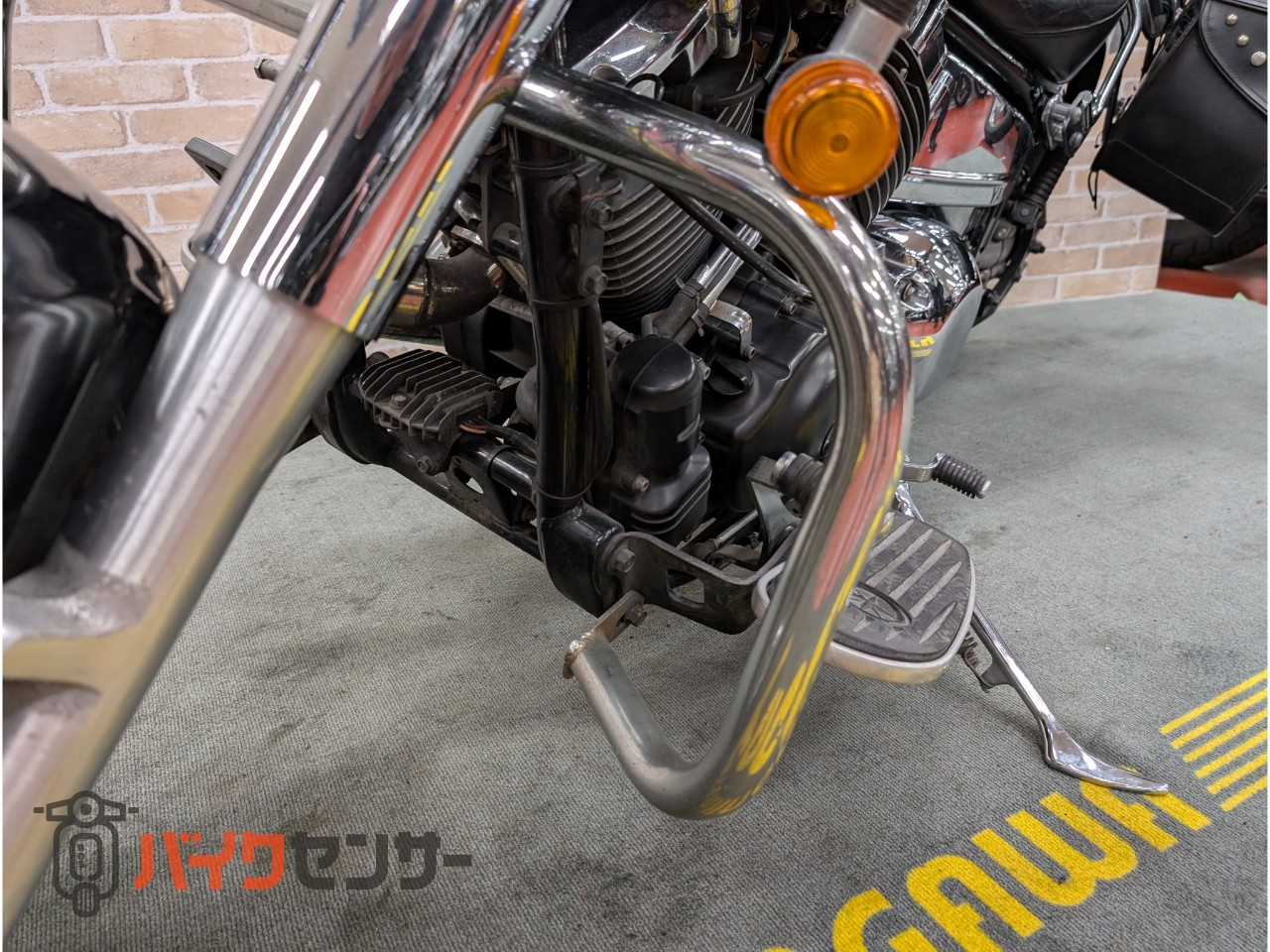 ドラッグスター400クラシック ローライダーマフラー サイドバック バックレスト スクリーン ガード フォグライト_7