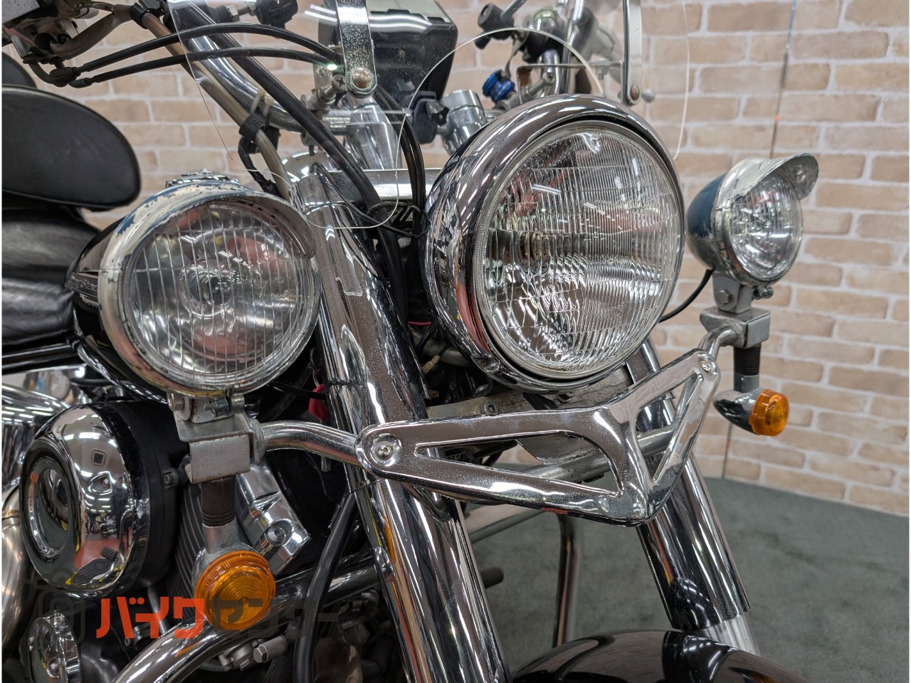 ドラッグスター400クラシック ローライダーマフラー サイドバック バックレスト スクリーン ガード フォグライト_10