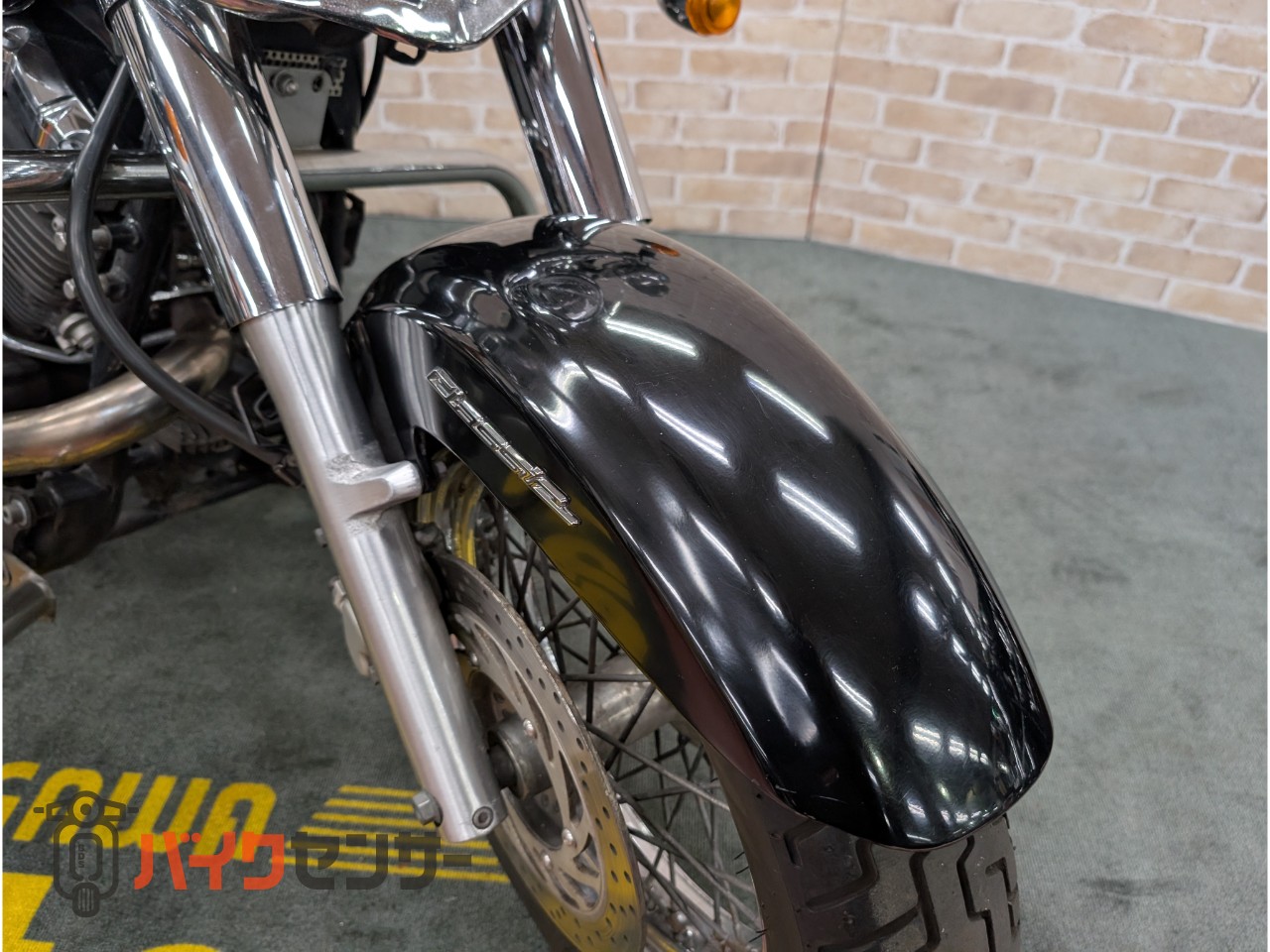 ドラッグスター400クラシック ローライダーマフラー サイドバック バックレスト スクリーン ガード フォグライト_11