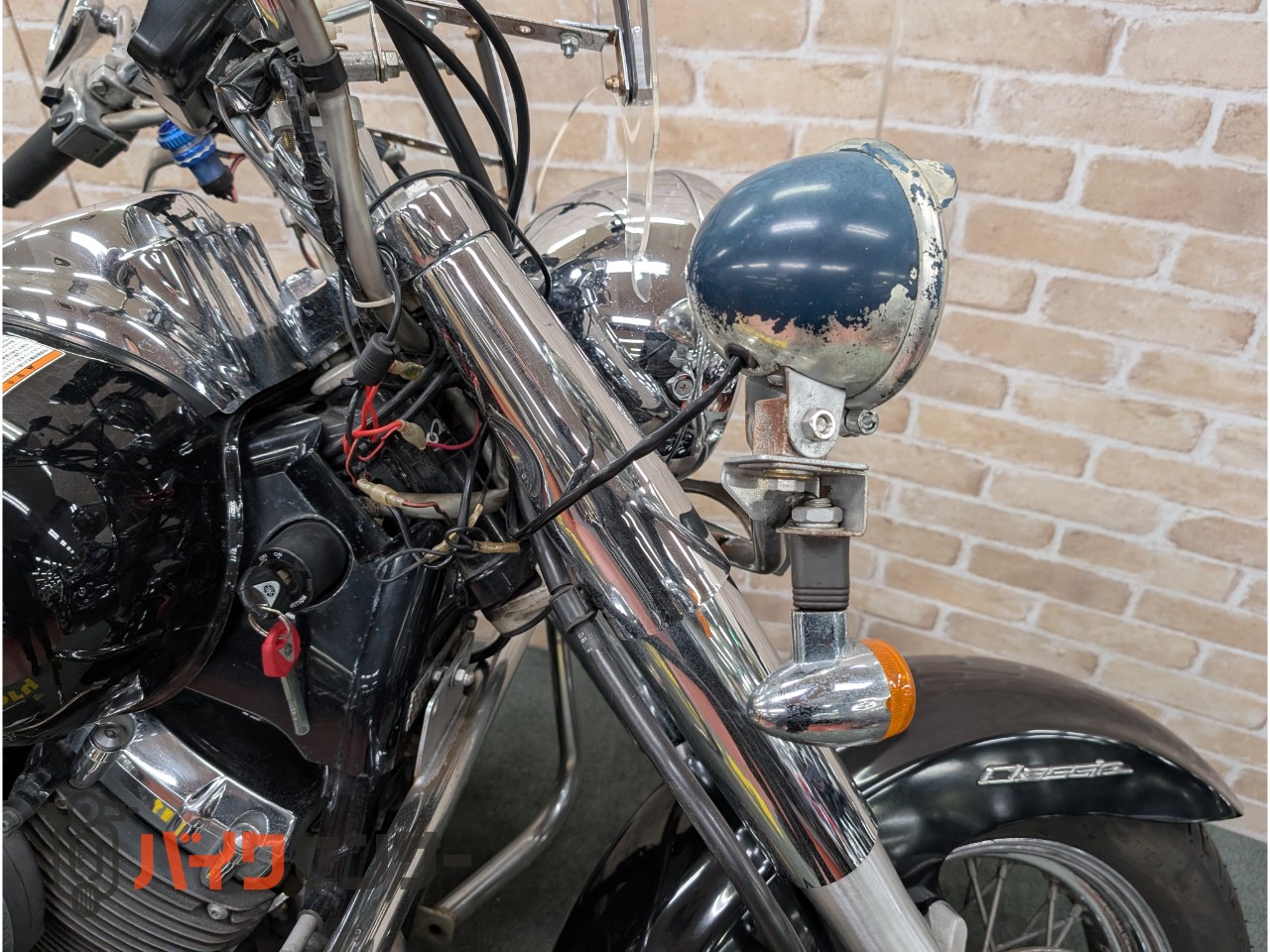 ドラッグスター400クラシック ローライダーマフラー サイドバック バックレスト スクリーン ガード フォグライト_16