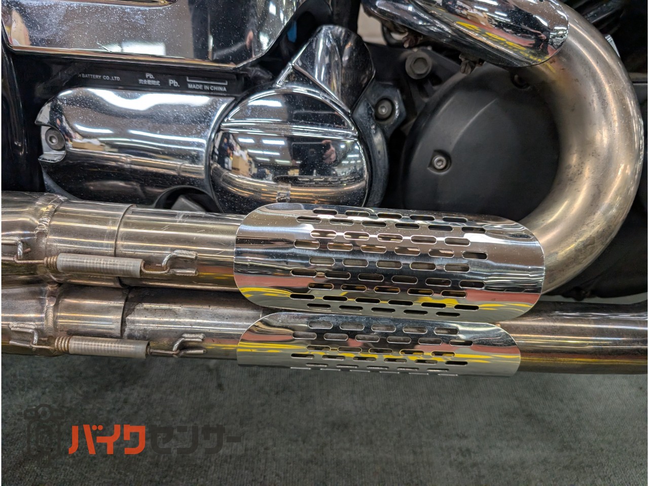ドラッグスター400クラシック ローライダーマフラー サイドバック バックレスト スクリーン ガード フォグライト_22