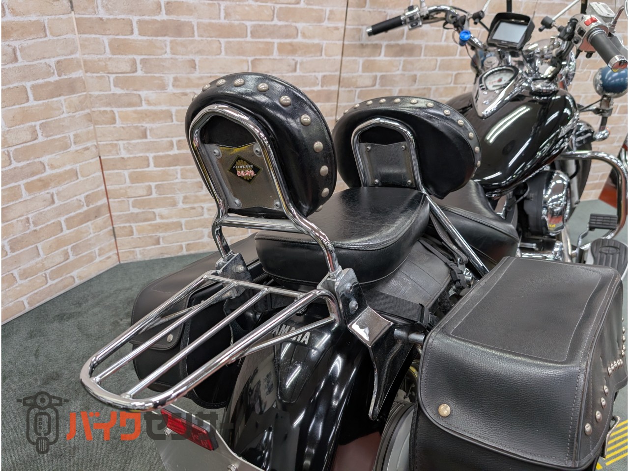 ドラッグスター400クラシック ローライダーマフラー サイドバック バックレスト スクリーン ガード フォグライト_28