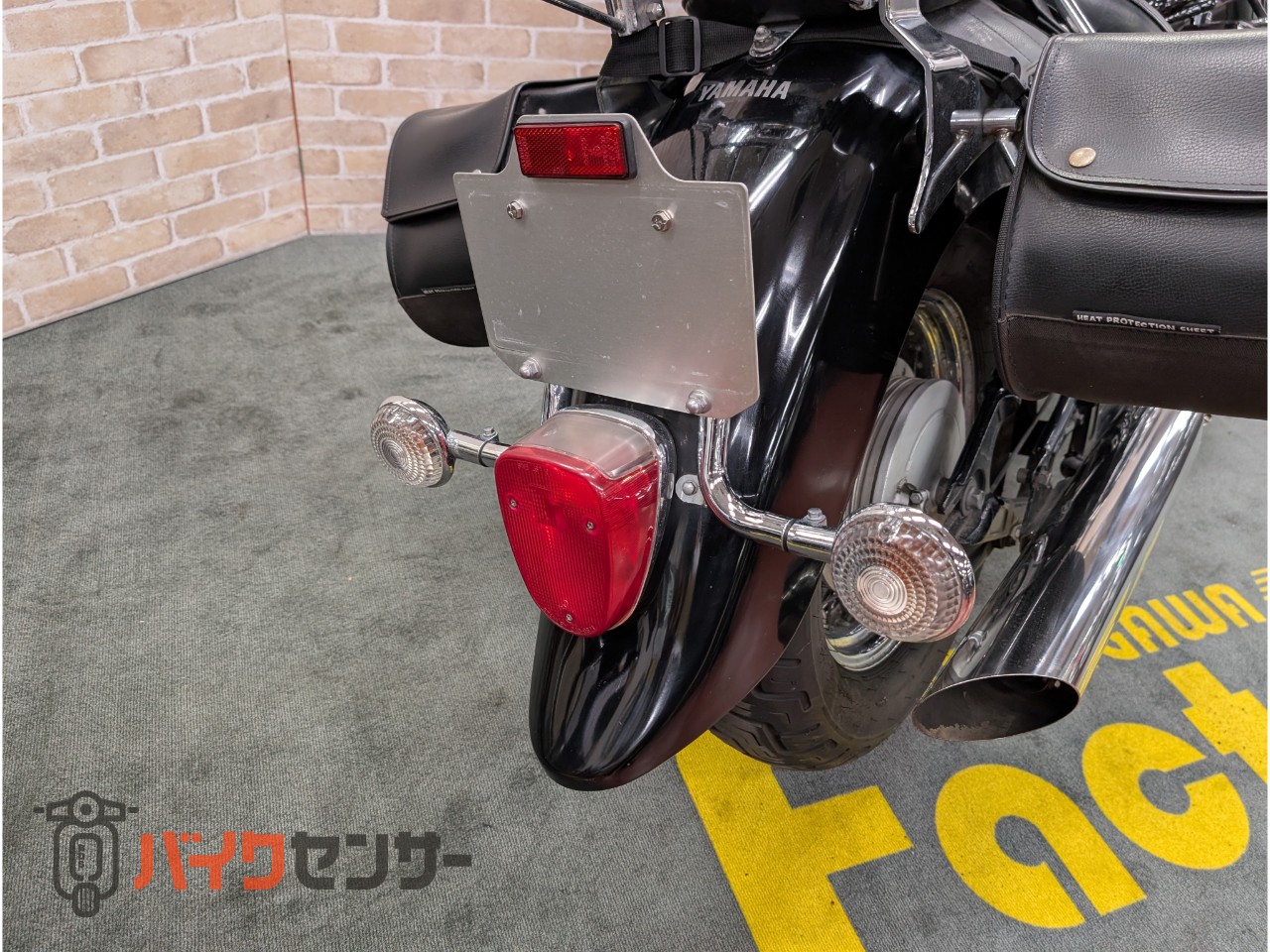 ドラッグスター400クラシック ローライダーマフラー サイドバック バックレスト スクリーン ガード フォグライト_29