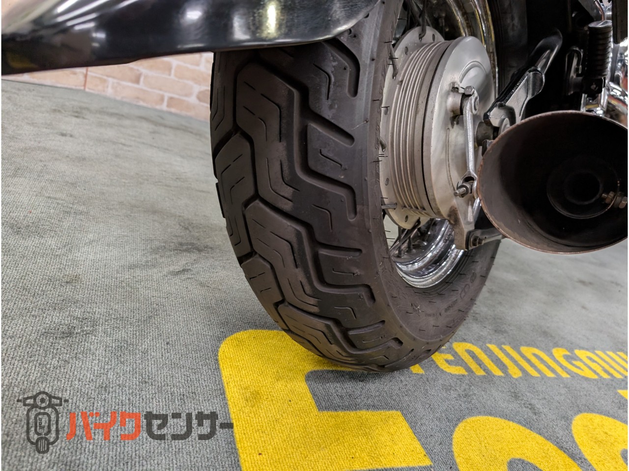 ドラッグスター400クラシック ローライダーマフラー サイドバック バックレスト スクリーン ガード フォグライト_31