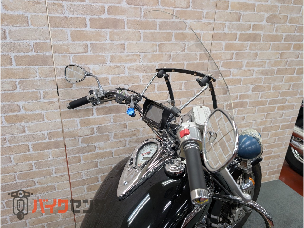 ドラッグスター400クラシック ローライダーマフラー サイドバック バックレスト スクリーン ガード フォグライト_34