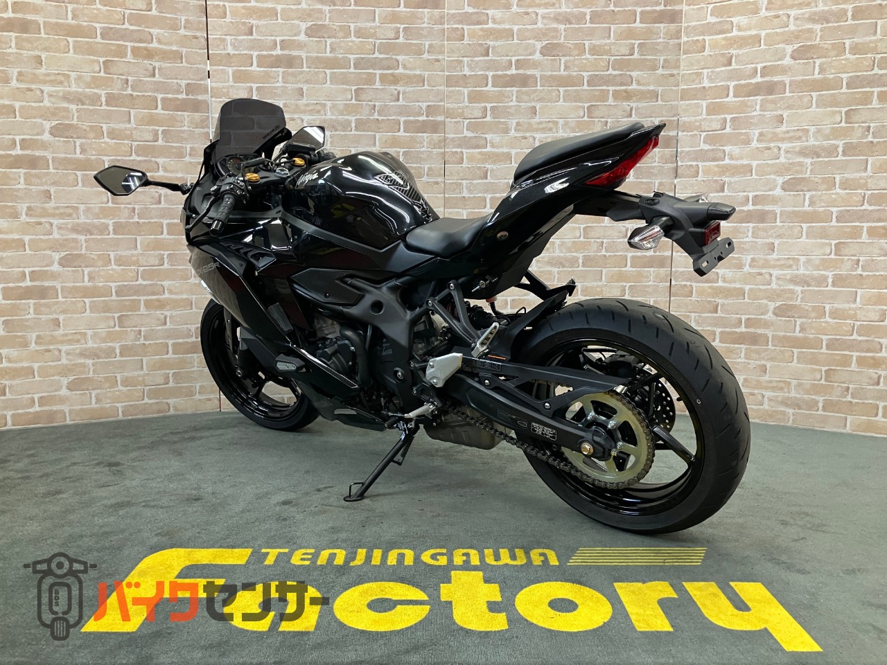 Ninja ZX-25R サイドスライダー　クイックシフター　スモークスクリーン　ラジエターガード_3