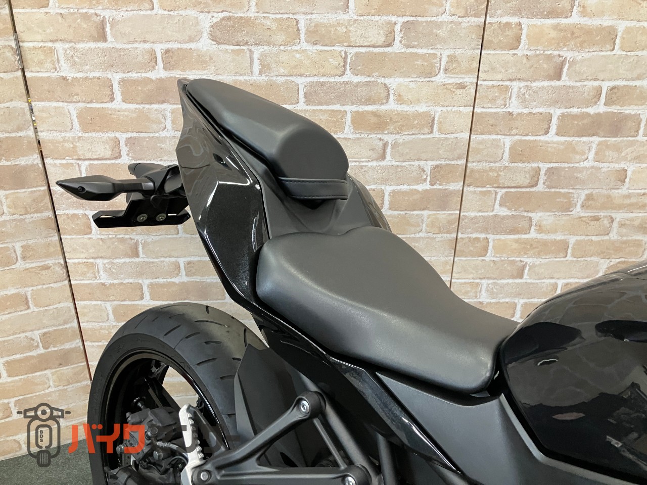 Ninja ZX-25R サイドスライダー　クイックシフター　スモークスクリーン　ラジエターガード_11