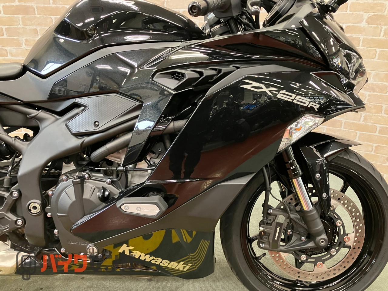 Ninja ZX-25R サイドスライダー　クイックシフター　スモークスクリーン　ラジエターガード_15