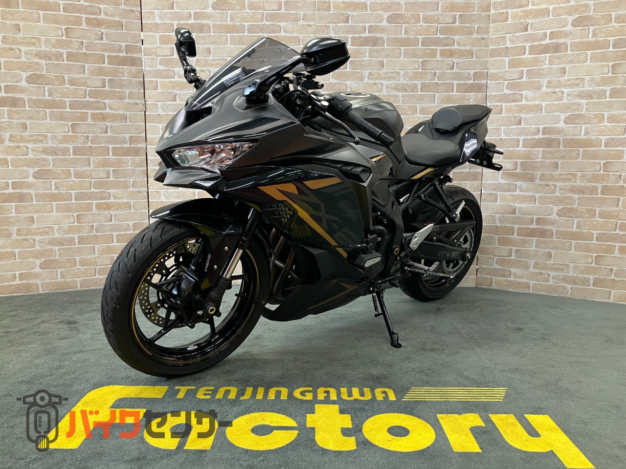 Ninja ZX-25R SE　前後LEDウインカー　スモークテール　ナポレオンミラー　ETC　USB　マウントバー_3