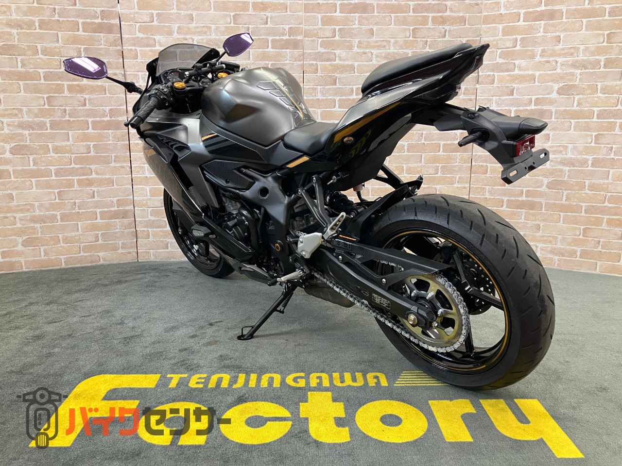 Ninja ZX-25R SE　前後LEDウインカー　スモークテール　ナポレオンミラー　ETC　USB　マウントバー_5