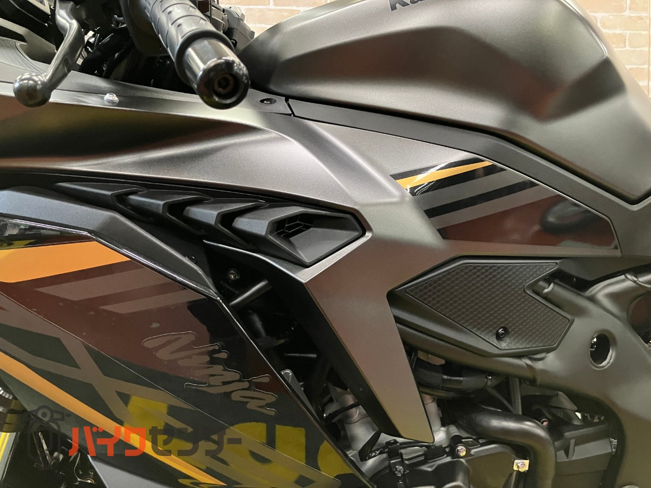 Ninja ZX-25R SE　前後LEDウインカー　スモークテール　ナポレオンミラー　ETC　USB　マウントバー_40