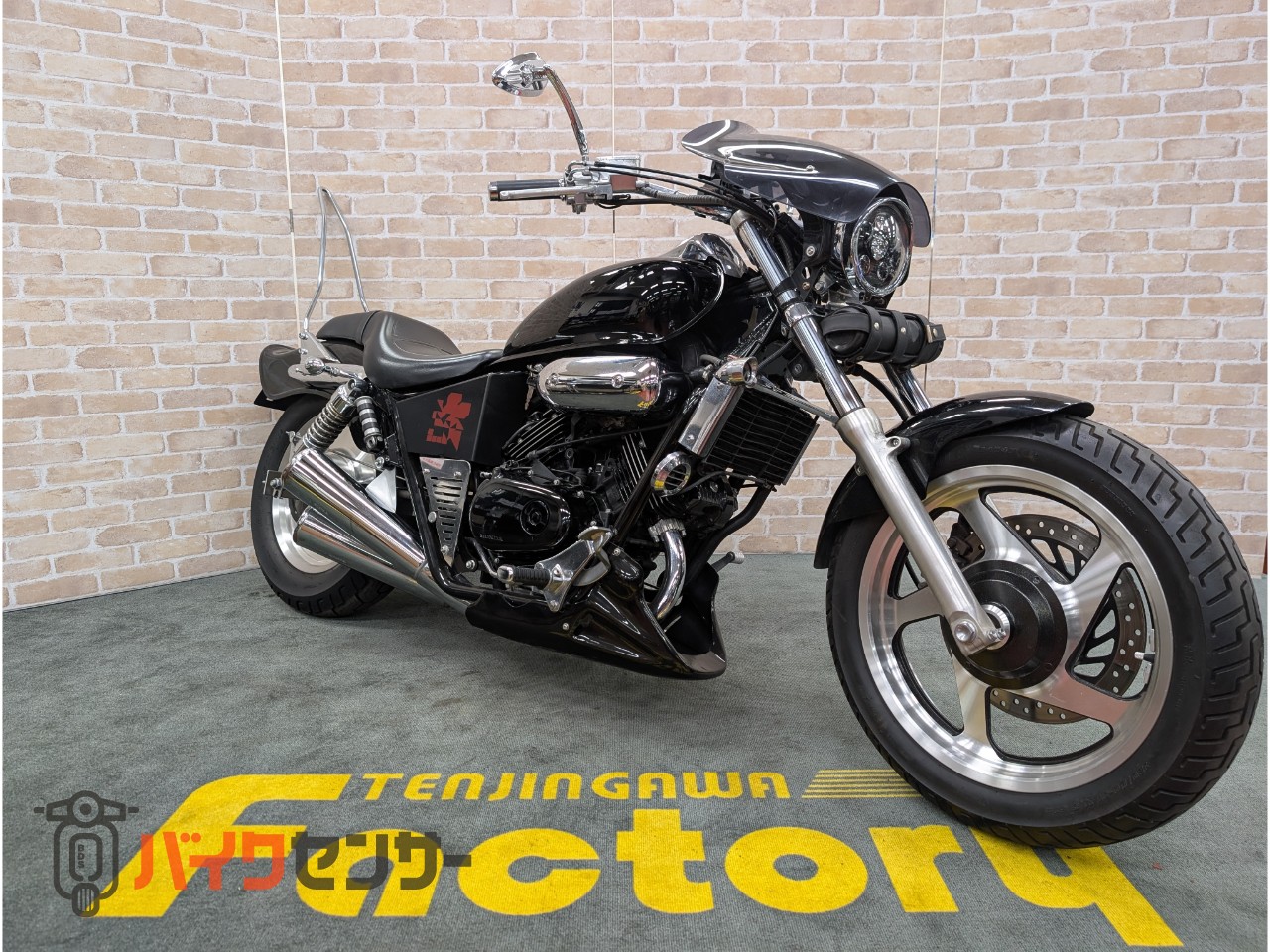 マグナ250 シーシーバー　カスタムテール　スクリーン　LEDヘッドライト_2