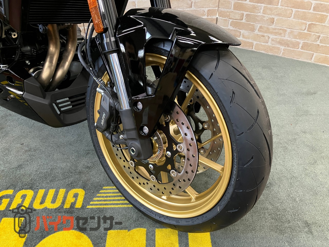 GSX-8TT リチウムイオンバッテリー クイックシフター トラクションコントロール バーエンドミラー_8