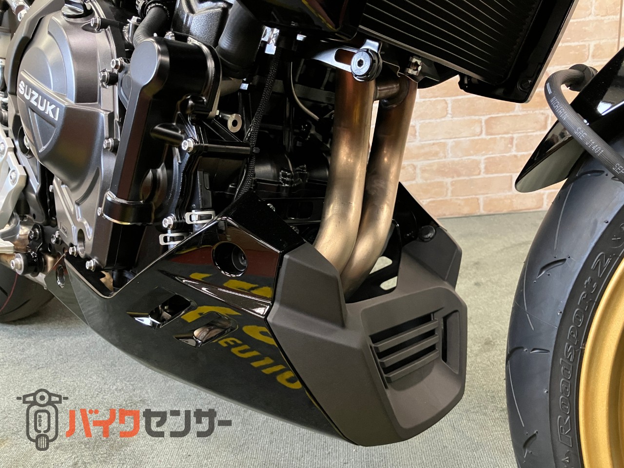 GSX-8TT リチウムイオンバッテリー クイックシフター トラクションコントロール バーエンドミラー_10