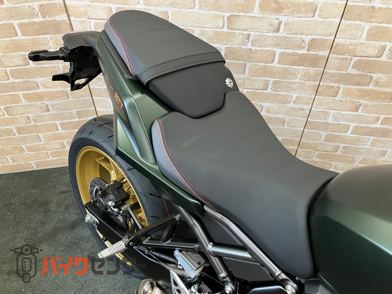 GSX-8TT リチウムイオンバッテリー クイックシフター トラクションコントロール バーエンドミラー_12