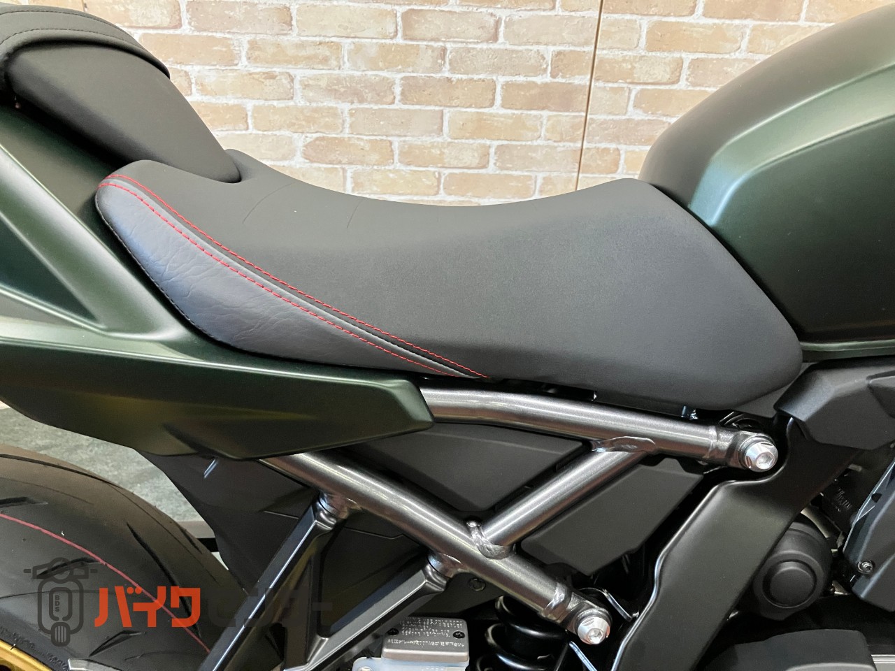 GSX-8TT リチウムイオンバッテリー クイックシフター トラクションコントロール バーエンドミラー_18