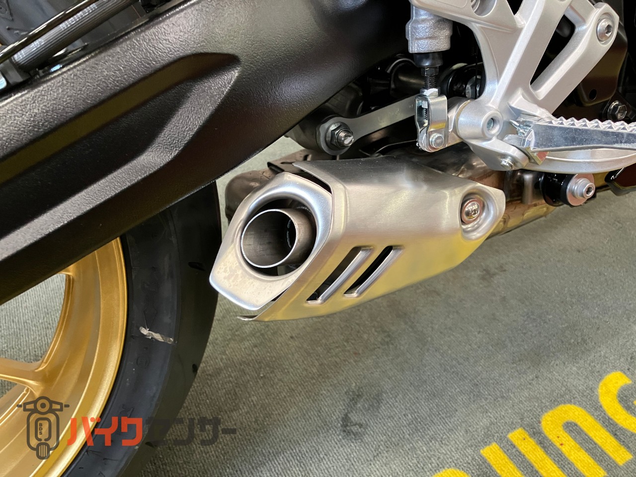 GSX-8TT リチウムイオンバッテリー クイックシフター トラクションコントロール バーエンドミラー_22