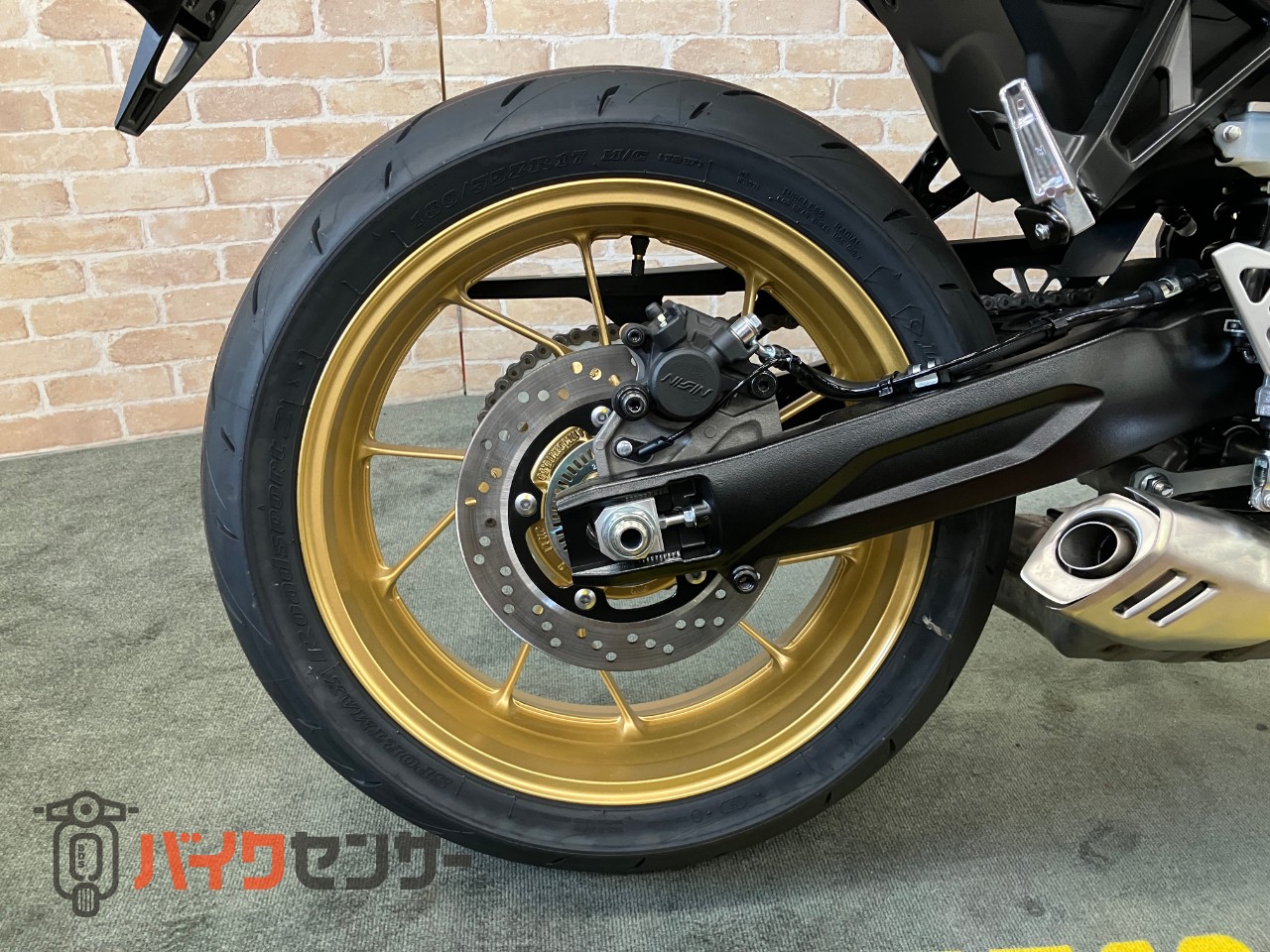 GSX-8TT リチウムイオンバッテリー クイックシフター トラクションコントロール バーエンドミラー_23